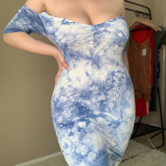 Black Bead Dresses & Skirts - NEW! BLUE, WHITE OFF SHOULDER TYE DYE V NECK DRESS